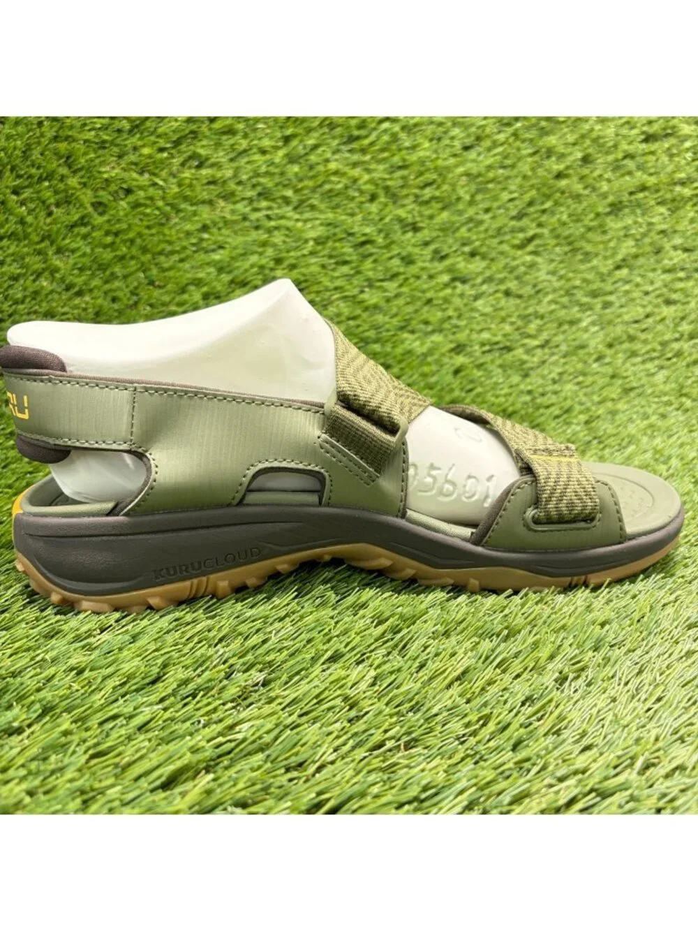 Kuru Current Mens Size 9 Olive Green Gum Beach Walking Outdoor Strappy Sandals